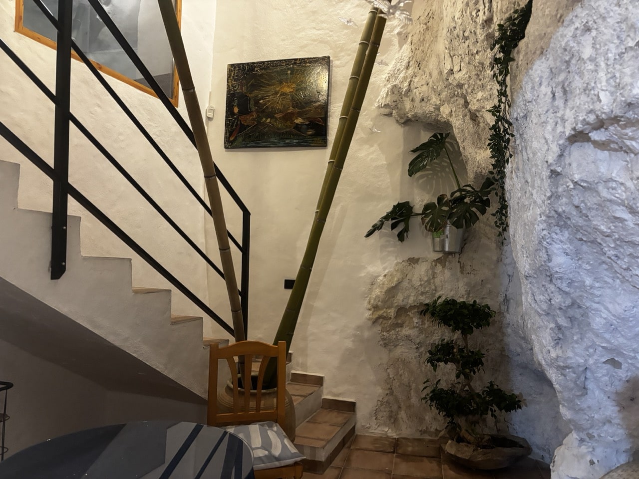 Escaleras en la cueva